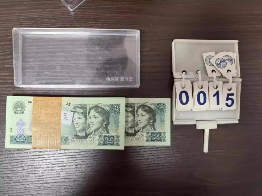 法院拍賣105捆2元紙幣，起拍價20.76萬元，40人競價已達42萬元