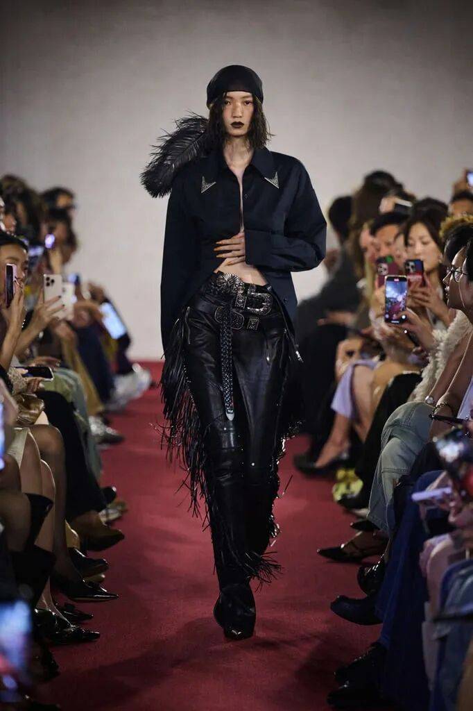 原創Markgong 2026春夏系列，強悍柔美，不羈的女性形象