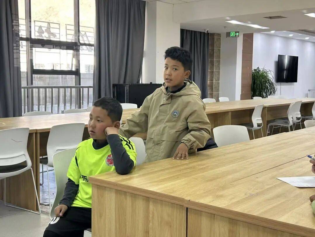 西藏拉薩市圖書館舉辦親子手工主題活動