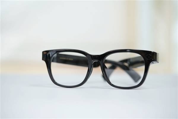 AI眼鏡邊走邊付 不用掏手機！小米眼鏡聯合螞蟻GPASS上線停車繳費功能