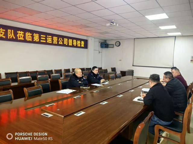 鄭州交警深入公交公司開展教育培訓活動