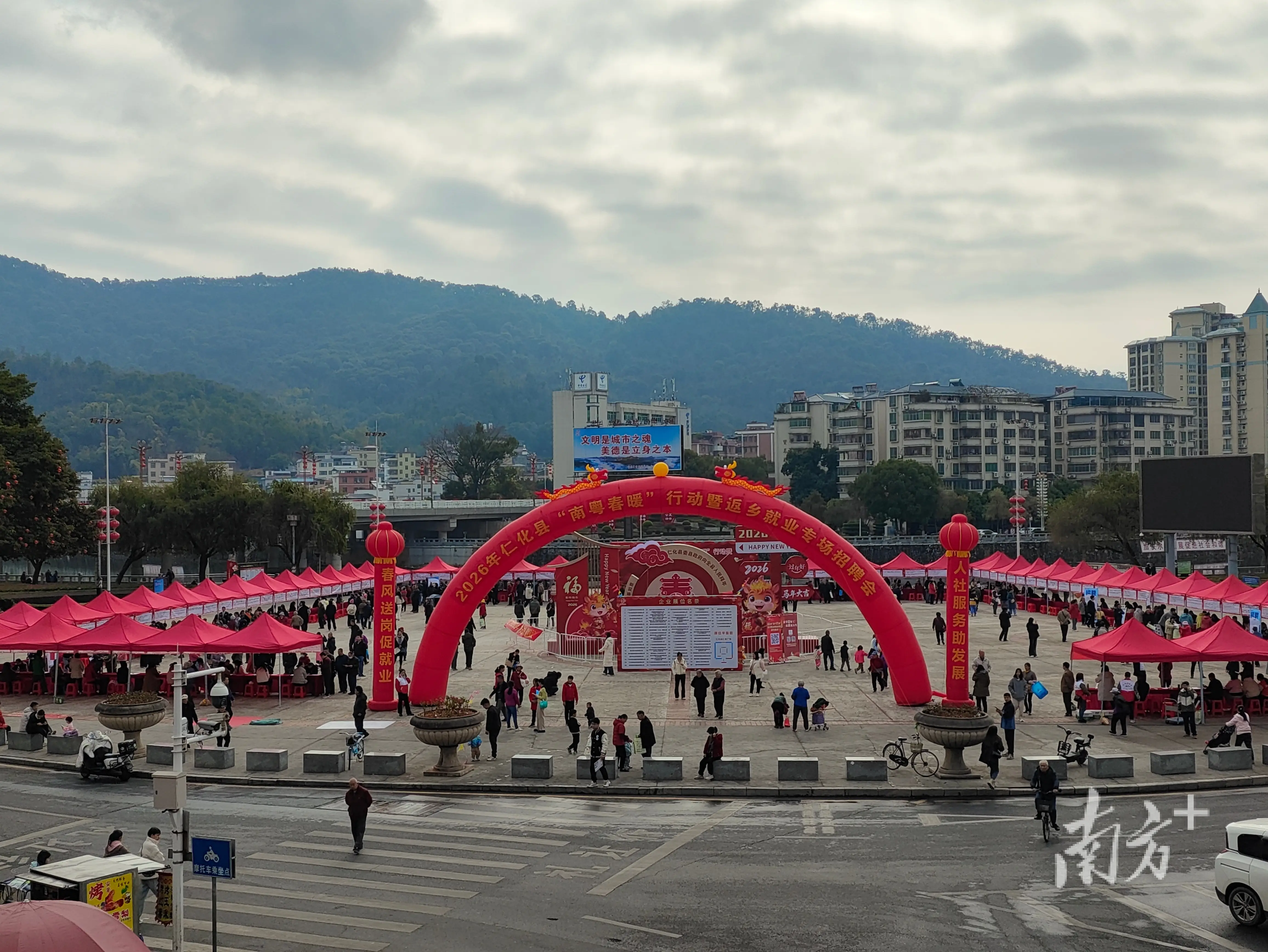 仁化：招聘就業、線上線下、技能培訓，讓崗位“職”達家門口