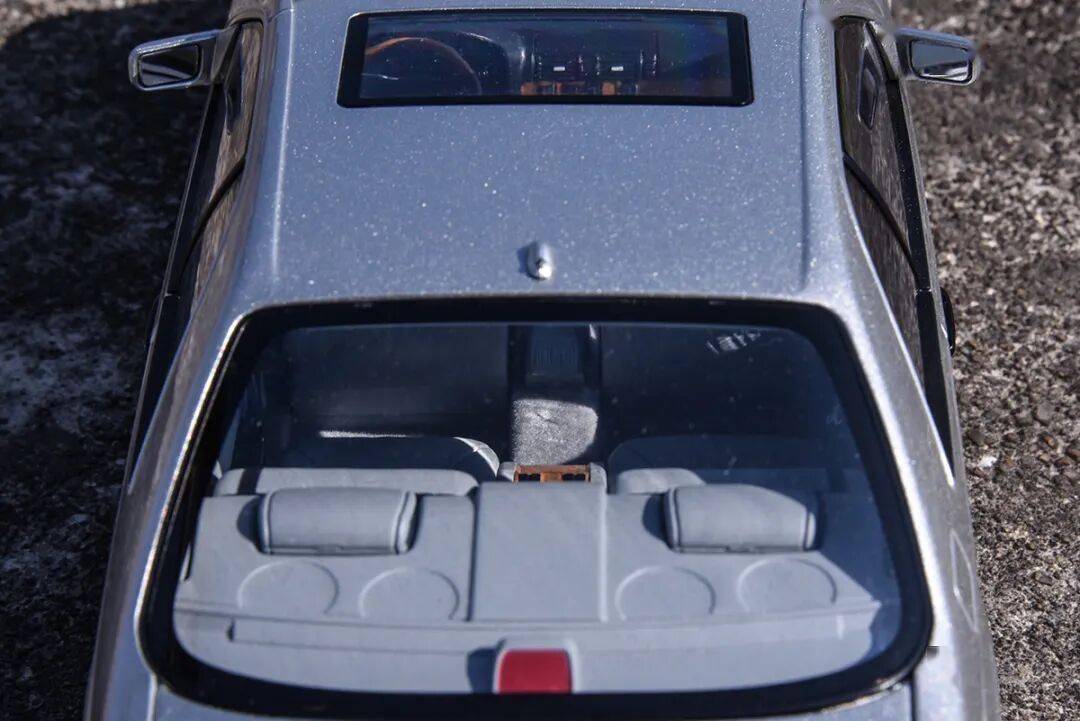 祝各位輪語人，新年越來越帥，荷包越來越厚，收藏越來越有品味！