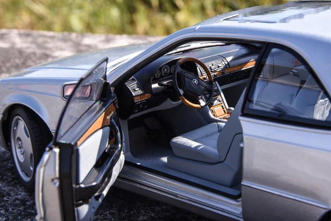 祝各位輪語人，新年越來越帥，荷包越來越厚，收藏越來越有品味！